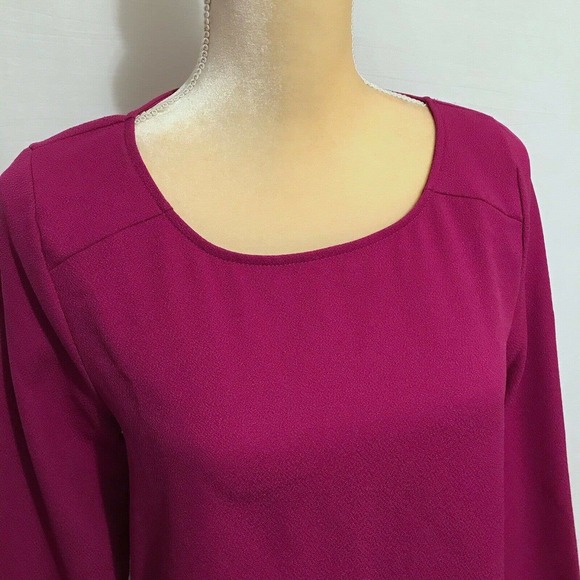 Everly NWOT Fuschia Blouse Women M - Picture 2 of 8